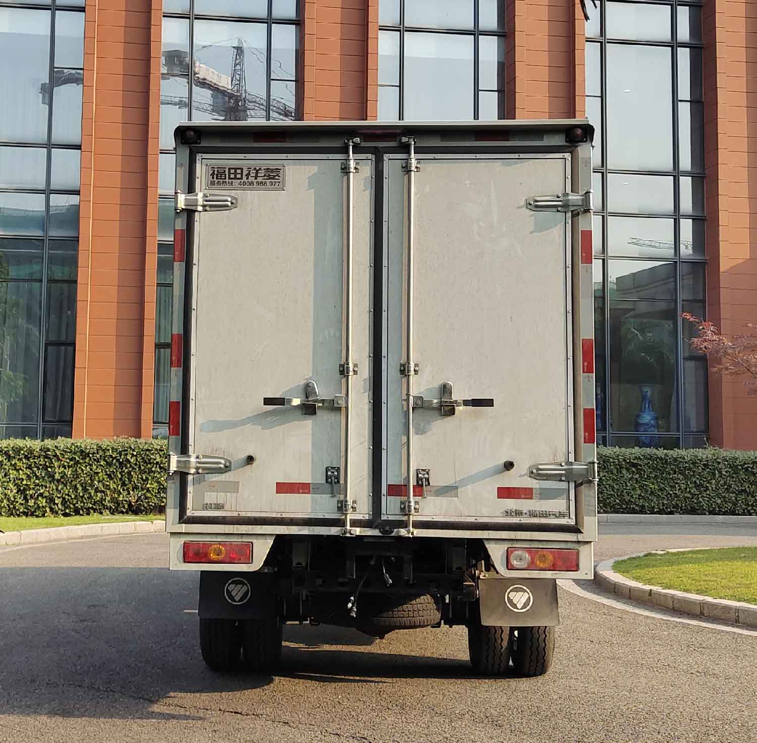 福田牌BJ5030XXY4AV8-42廂式運(yùn)輸車(chē)公告圖片