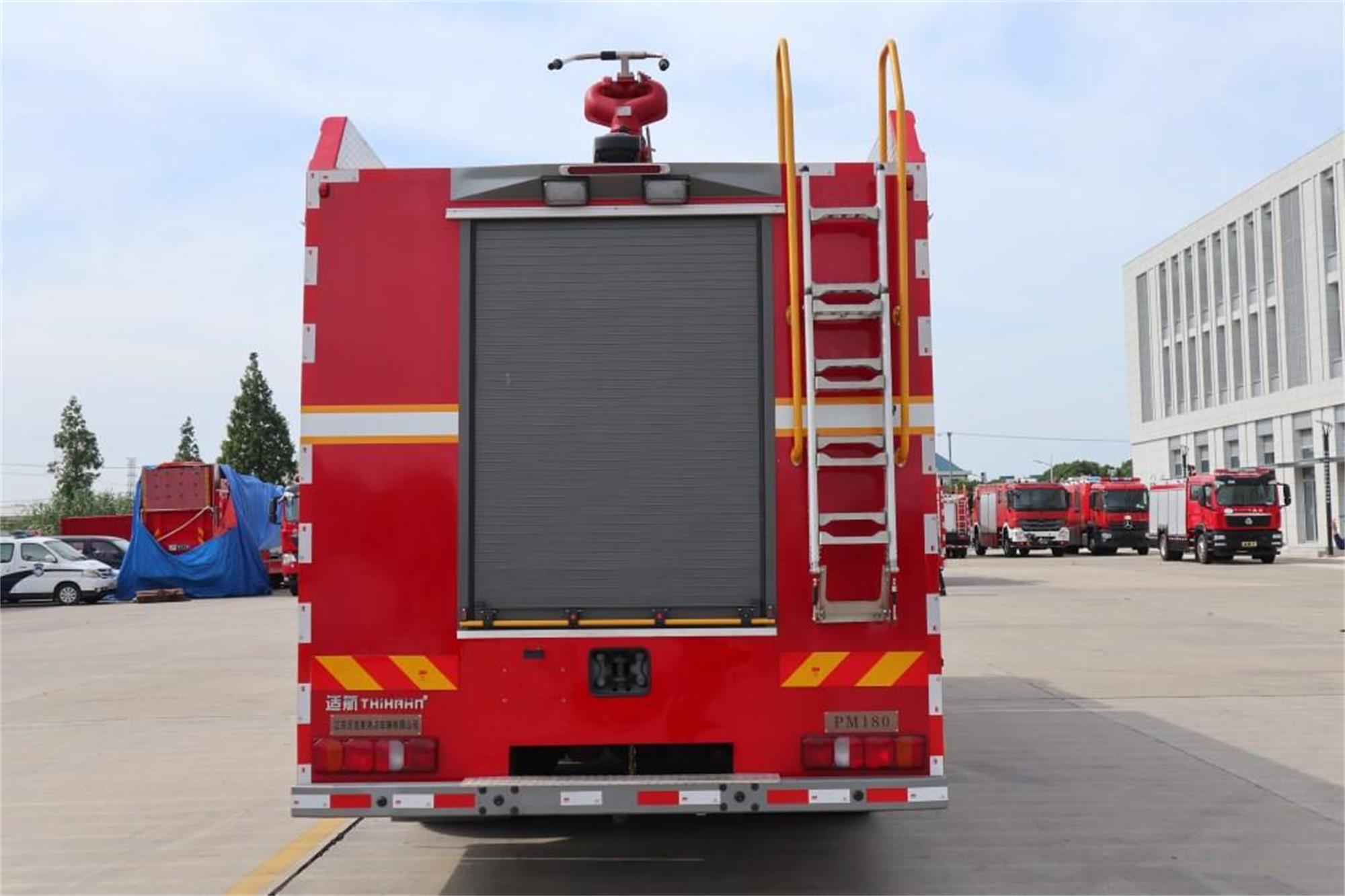 适航牌WKL5340GXFPM180泡沫消防车公告图片