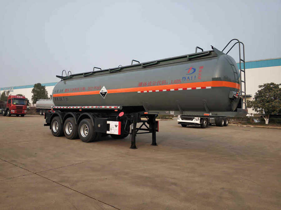 大力牌10.8米31吨3轴腐蚀性物品罐式运输半挂车(DLQ9406GFW)