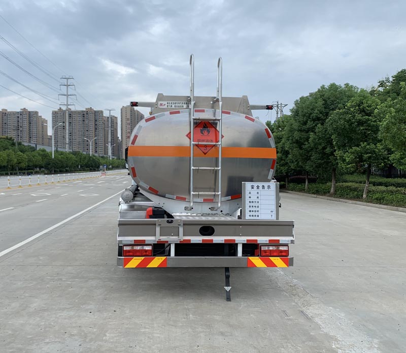 楚飛牌CLQ5180GYY6A鋁合金運(yùn)油車公告圖片