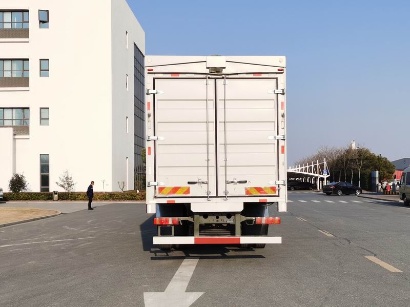 豪沃牌ZZ5257XYKN56CJF1翼開啟廂式車公告圖片