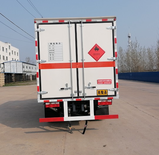 顺风智造牌SFZ5045XRYEQ6易燃液体厢式运输车公告图片