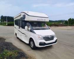 旅居车