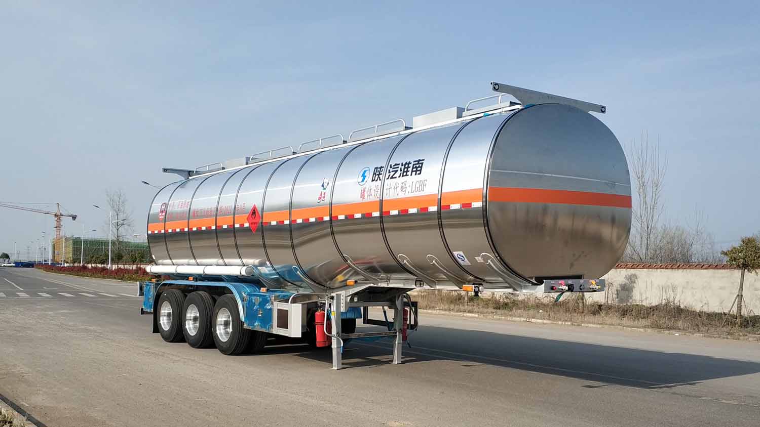 陕汽牌10.9米32.5吨3轴易燃液体罐式运输半挂车(SHN9400GRYP400)