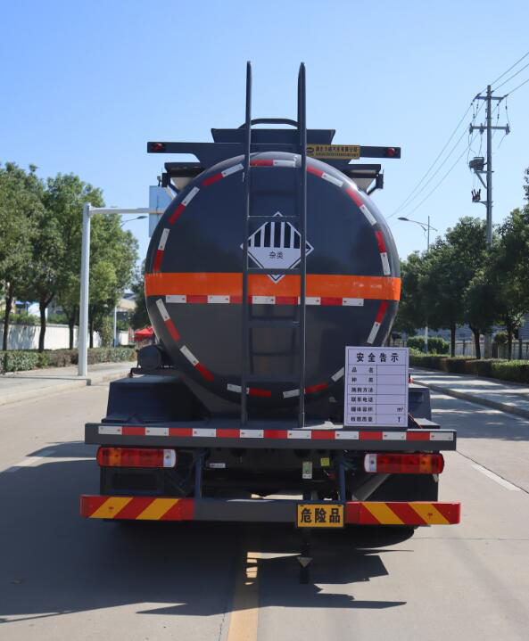 中汽力威牌HLW5260GZWC6杂项危险物品罐式运输车公告图片