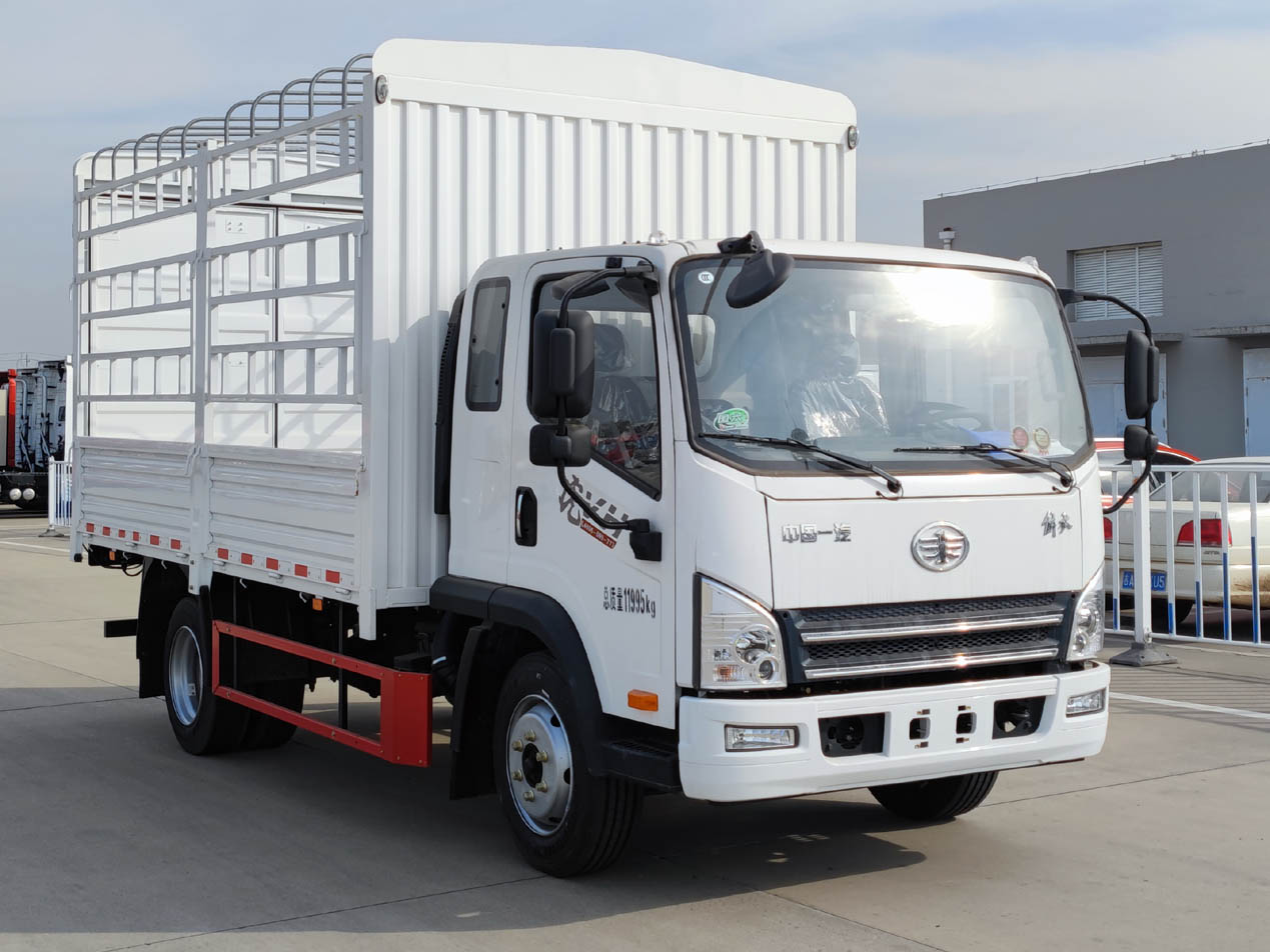 解放牌CA5121CCYP40K42L2E6A84倉柵式運(yùn)輸車公告圖片