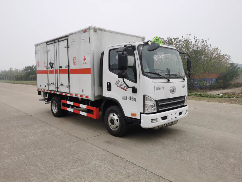 大力牌DLQ5043XFWCA6腐蝕性物品廂式運輸車公告圖片