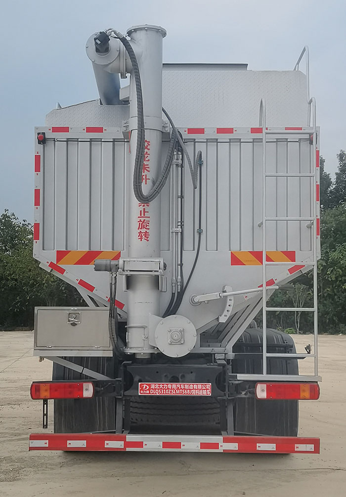 大力牌DLQ5310ZSLMTS6BJ散裝飼料運(yùn)輸車(chē)公告圖片