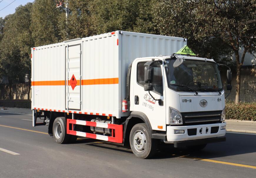 中汽力威牌HLW5120XRQCA6易燃氣體廂式運輸車公告圖片