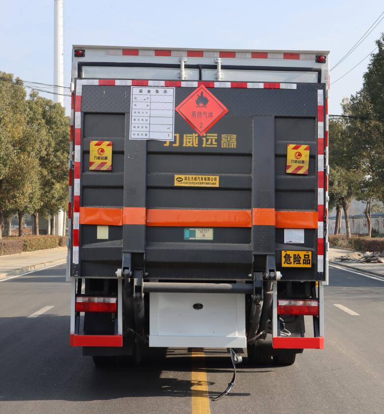 中汽力威牌HLW5120XRQCA6易燃氣體廂式運輸車公告圖片