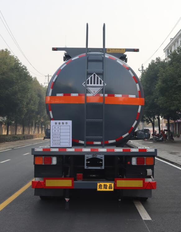 中汽力威牌HLW9402GZW杂项危险物品罐式运输半挂车公告图片