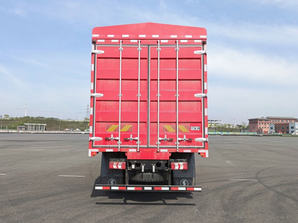 陜汽牌SX5120CCYBP6421倉柵式運(yùn)輸車公告圖片