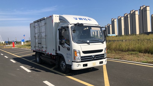 宇通牌ZKH5043XXYBEV8A纯电动厢式运输车