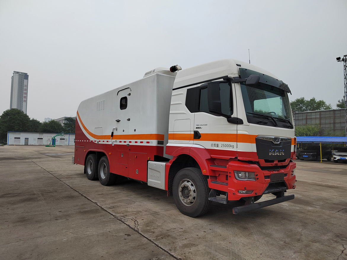 寶石機(jī)械牌BSJ5252TCJ03測(cè)井車(chē)公告圖片