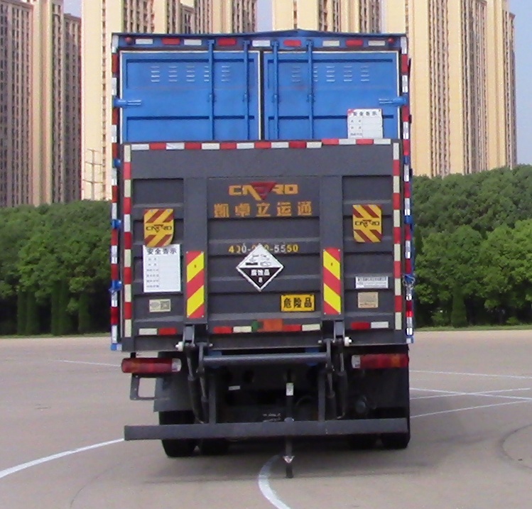 豐霸牌STD5321XFWCA6腐蝕性物品廂式運(yùn)輸車公告圖片