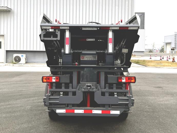 中國(guó)中車(chē)牌TEG5040ZZZAEQBEV1純電動(dòng)自裝卸式垃圾車(chē)公告圖片