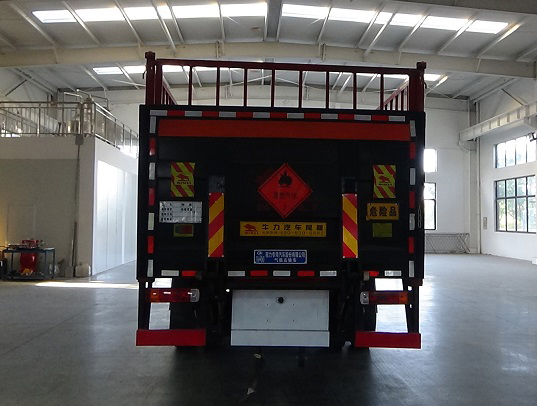 程力威牌CLW5182TQPCDP氣瓶運(yùn)輸車公告圖片