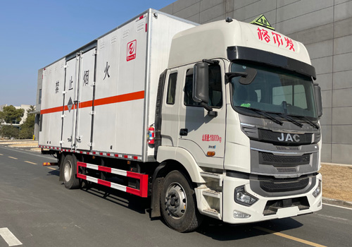 專力牌ZLC5181XZWH6雜項危險物品廂式運輸車公告圖片