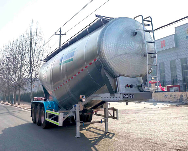 杨嘉牌9.8米34.7吨3轴铝合金中密度粉粒物料运输半挂车(LHL9402GFLL)