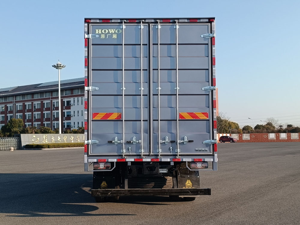 黃河牌ZZ5187XXYK451CF1廂式運輸車公告圖片