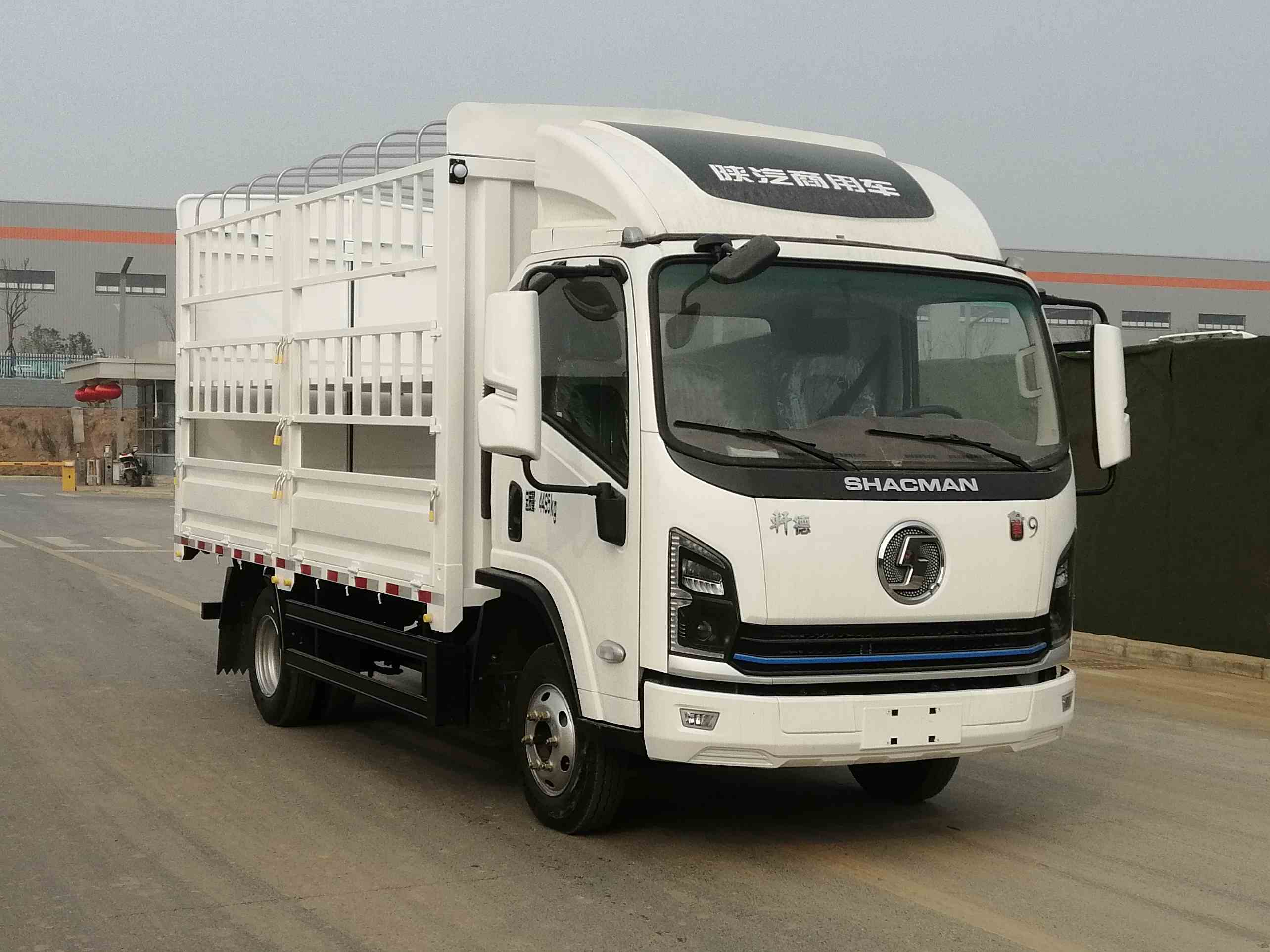 陜汽牌SX5040CCYNP6331倉柵式運輸車公告圖片