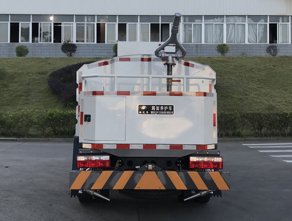 福龍馬牌FLM5040TYHJQ6路面養(yǎng)護車公告圖片