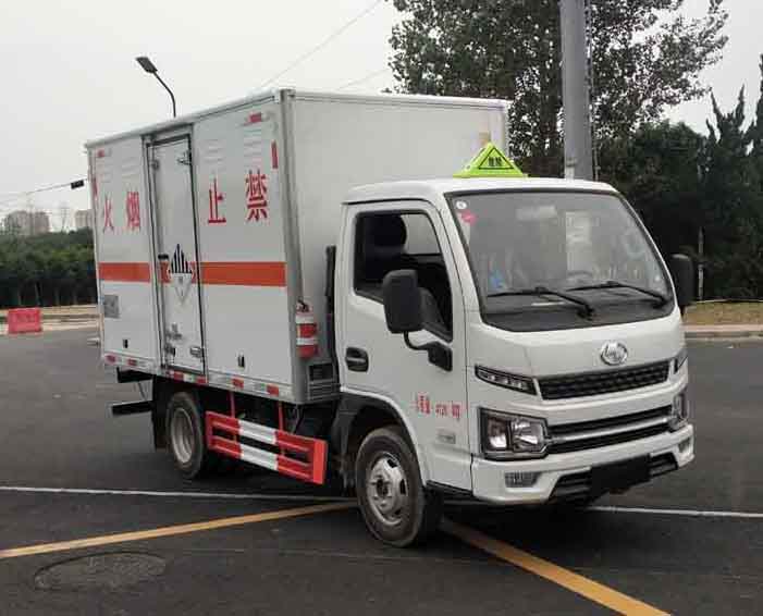 华通牌HCQ5043XZWSH6杂项危险物品厢式运输车公告图片