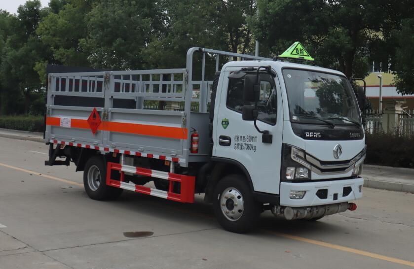 中汽力威牌HLW5075TQPEQ6氣瓶運(yùn)輸車公告圖片