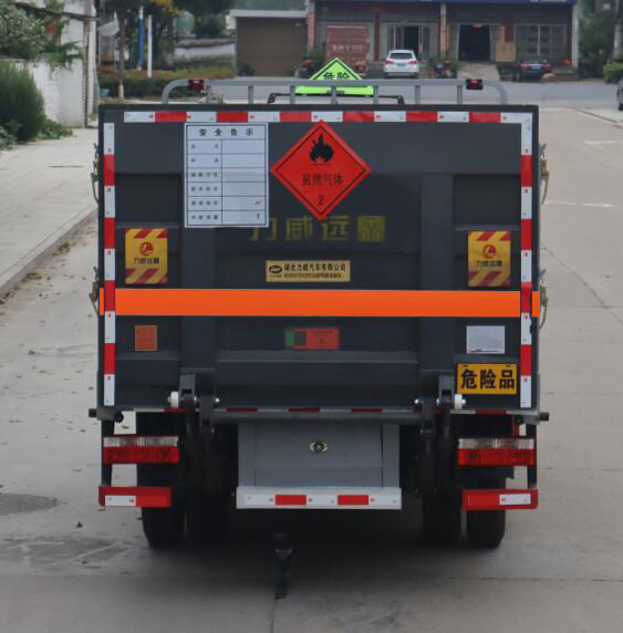 中汽力威牌HLW5075TQPEQ6氣瓶運(yùn)輸車公告圖片