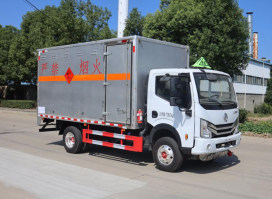 爆破器材运输车