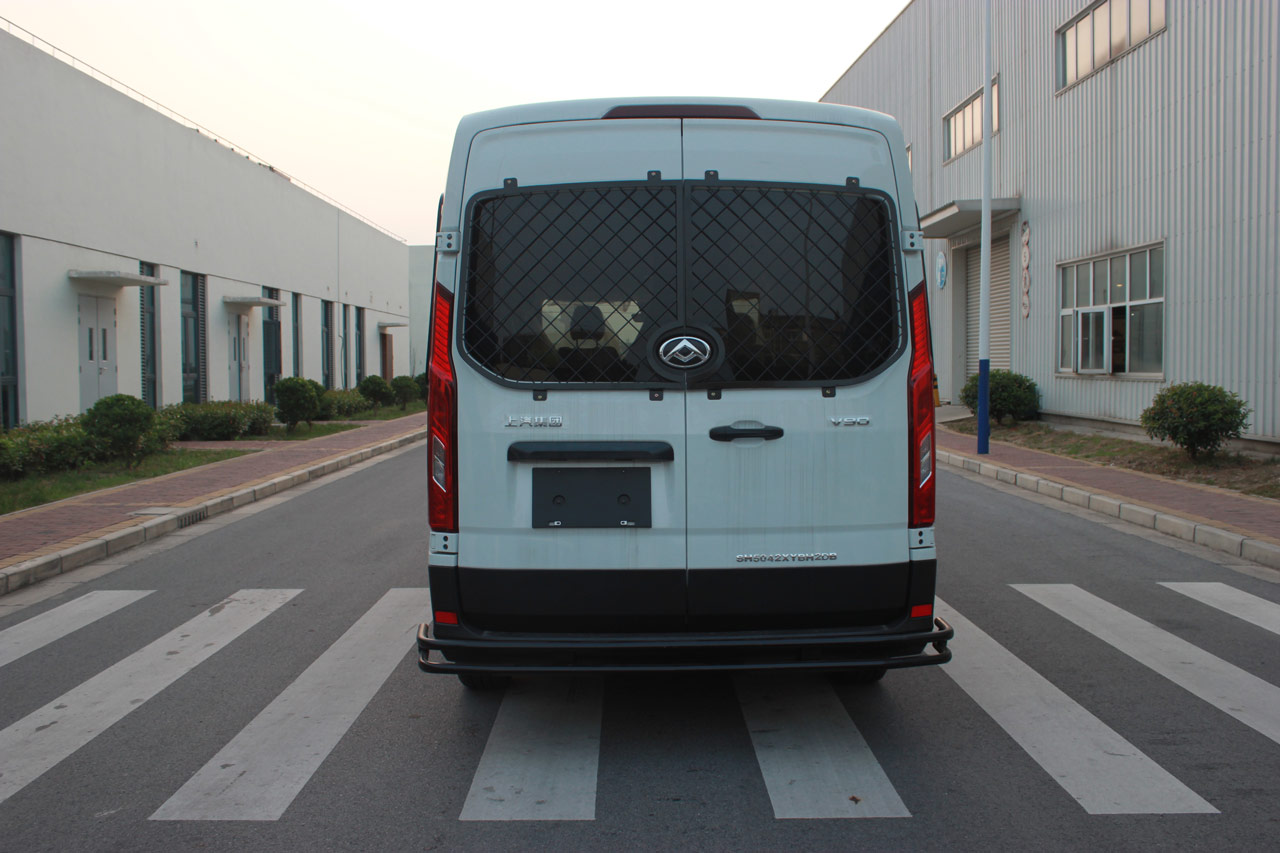 大通牌SH5042XYBH2DB運(yùn)兵車(chē)公告圖片