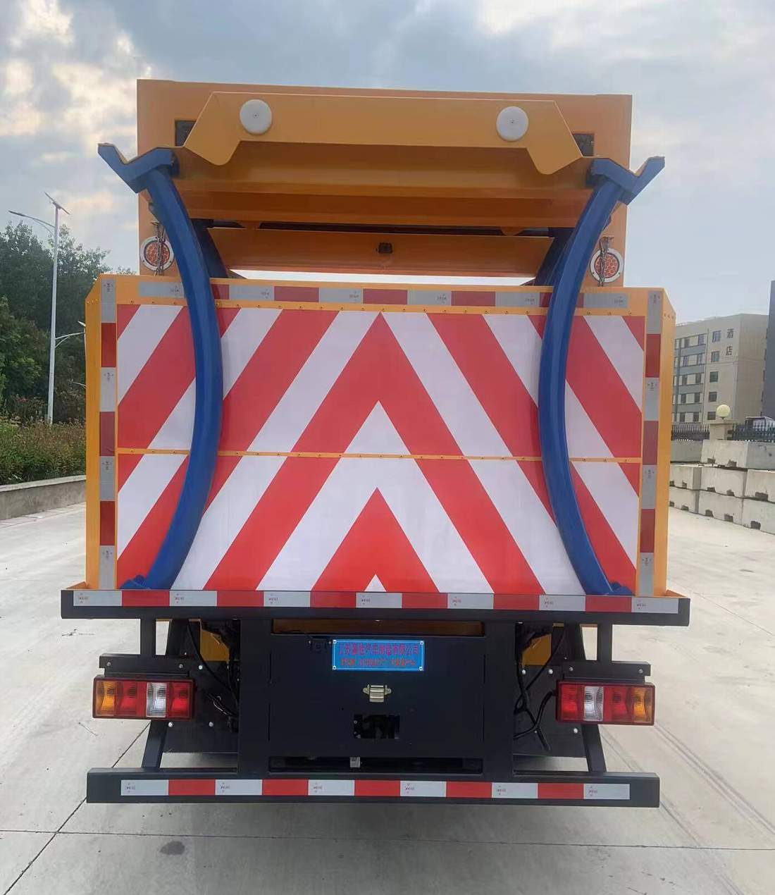 悍拓牌JSH5042TFZ防撞緩沖車公告圖片