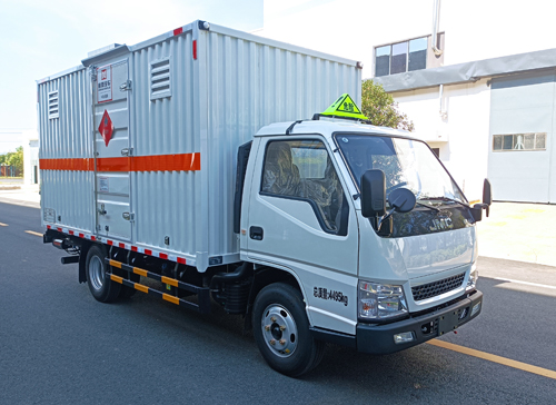 襄鑫鼎牌XDV5045XRYJ6易燃液體廂式運(yùn)輸車(chē)公告圖片