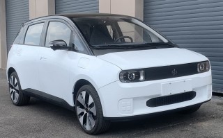 纯电动轿车