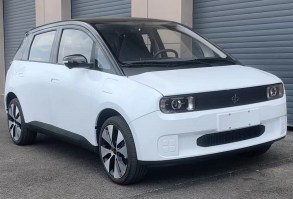 纯电动轿车