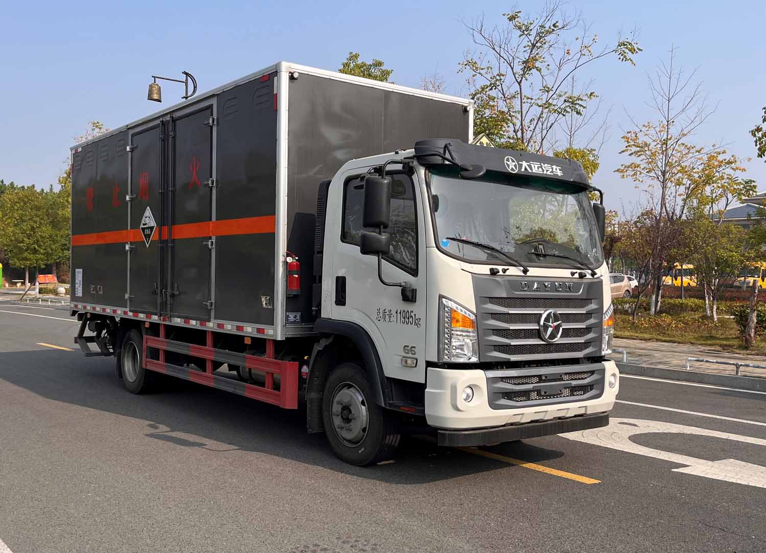 程力威牌CLW5122XFWCDP腐蝕性物品廂式運輸車公告圖片