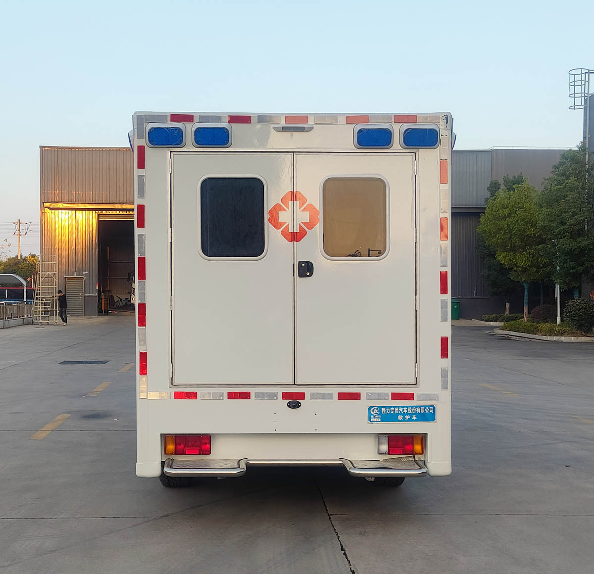 程力威牌CLW5044XJHCDP救护车公告图片