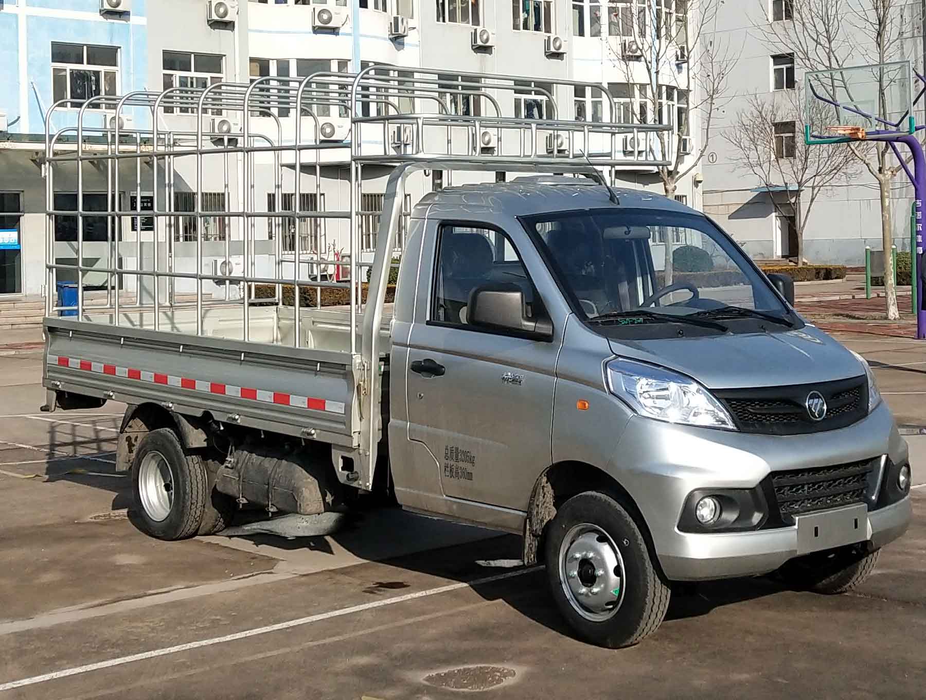 福田牌BJ5030CCY5JV7-61仓栅式运输车公告图片