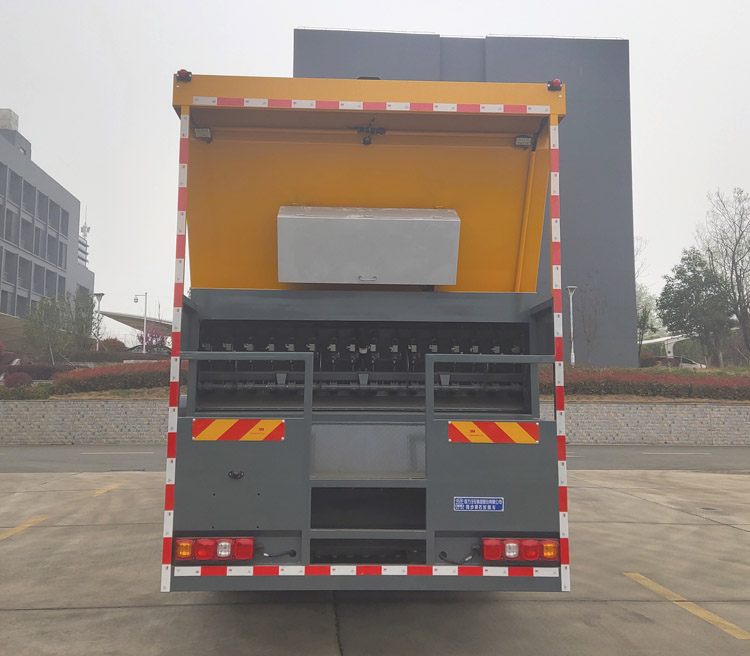 程力牌CL5250TFC6BLS同步碎石封层车公告图片