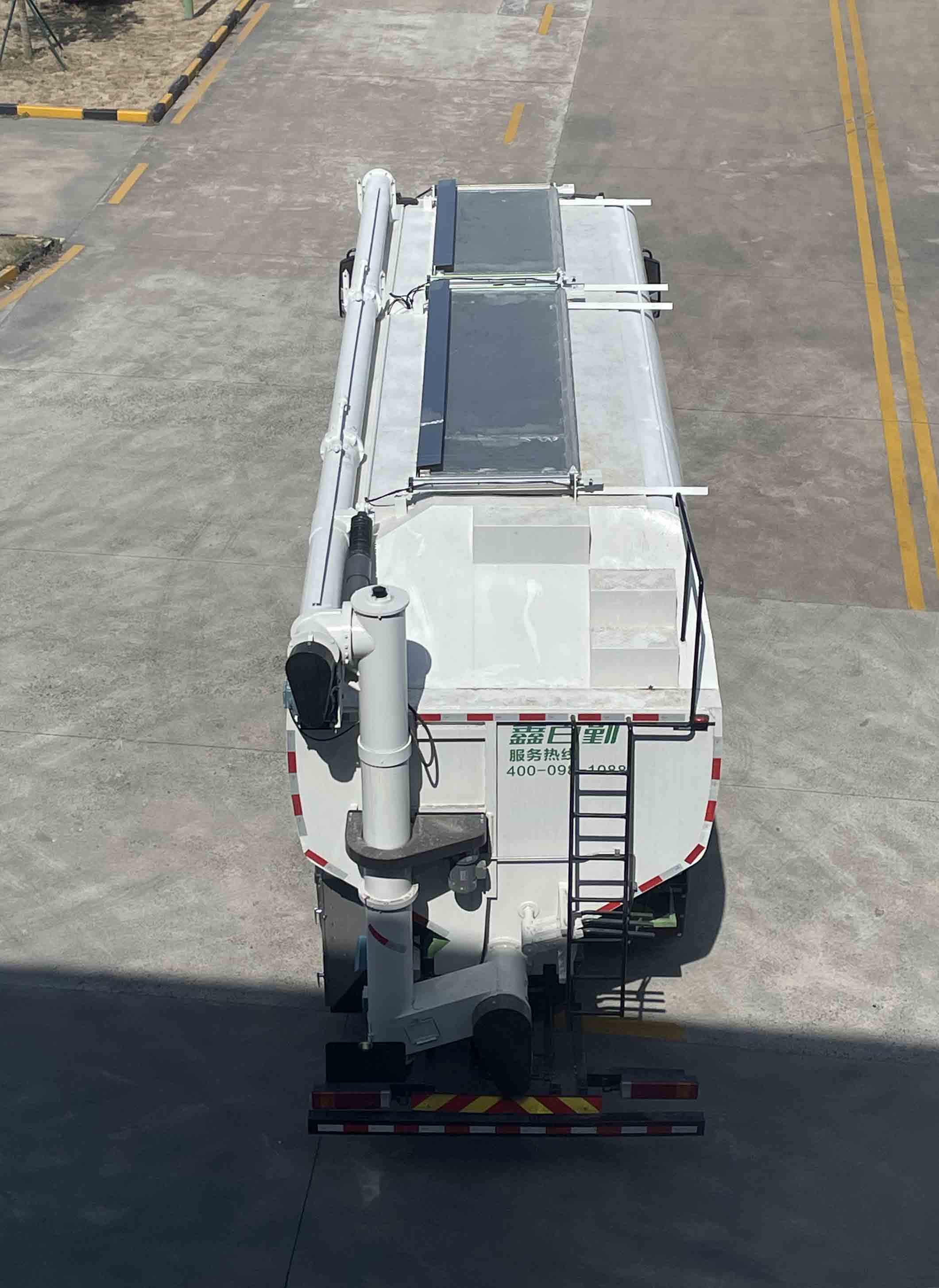 百勤牌XBQ5250ZSLD35D散裝飼料運(yùn)輸車公告圖片