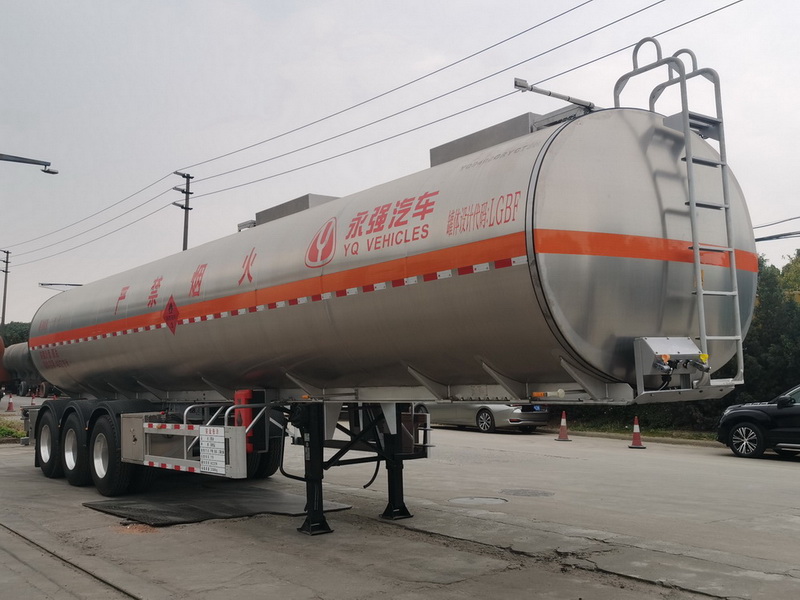 永强牌12.9米33.5吨3轴铝合金易燃液体罐式运输半挂车(YQ9400GRYT2N)