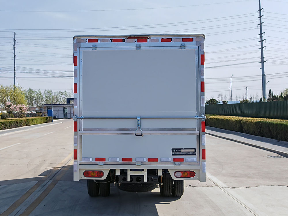 燕臺(tái)牌YTQ5031XYKPHQ331翼開(kāi)啟廂式車公告圖片