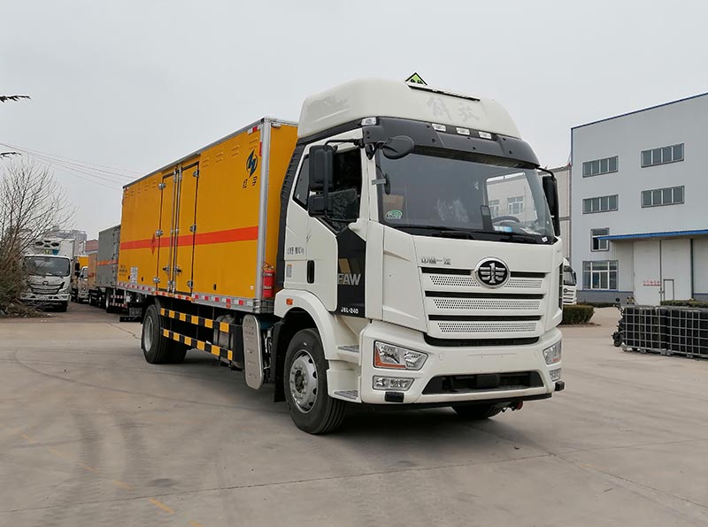 紅宇牌HYJ5180XQY-CA2爆破器材運(yùn)輸車公告圖片