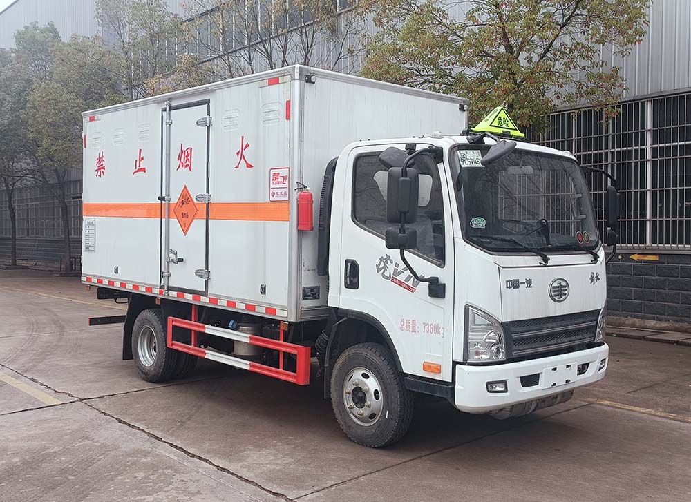 楚飛牌CLQ5070XQY6CA爆破器材運(yùn)輸車(chē)公告圖片