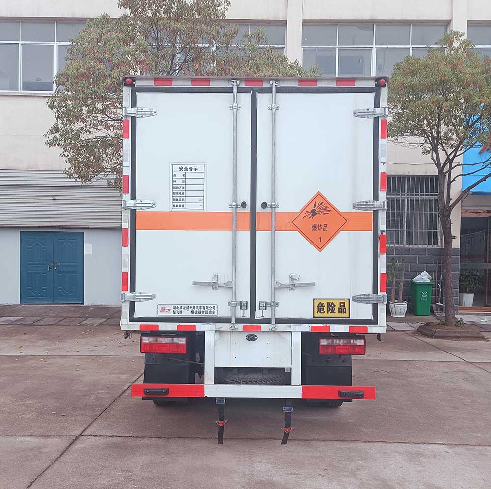 楚飛牌CLQ5070XQY6CA爆破器材運(yùn)輸車(chē)公告圖片