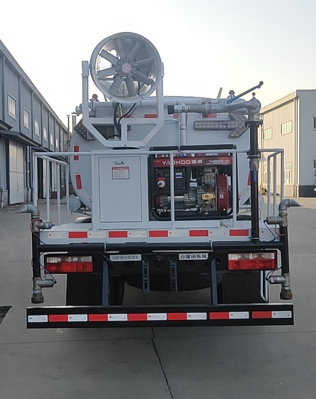 東風(fēng)牌EQ5121GPSSEQ6綠化噴灑車公告圖片