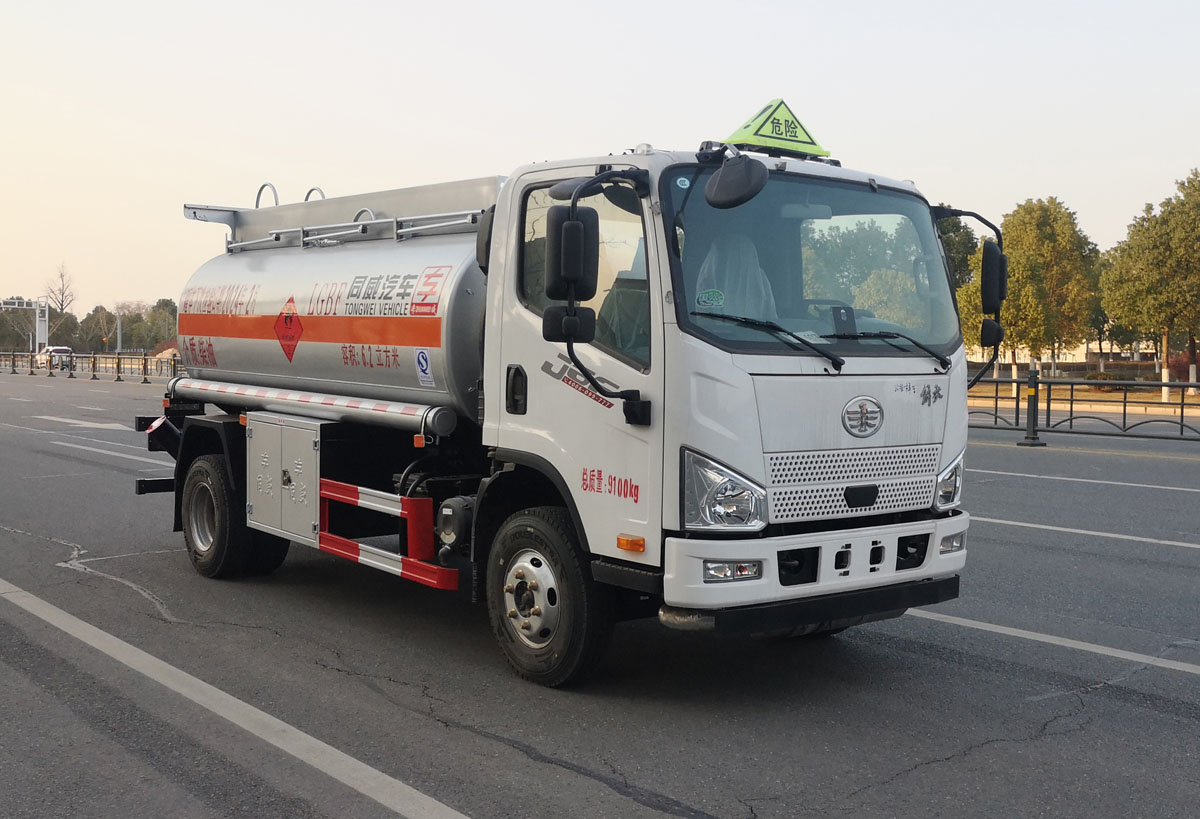 專威牌HTW5091GJYCAC6加油車公告圖片