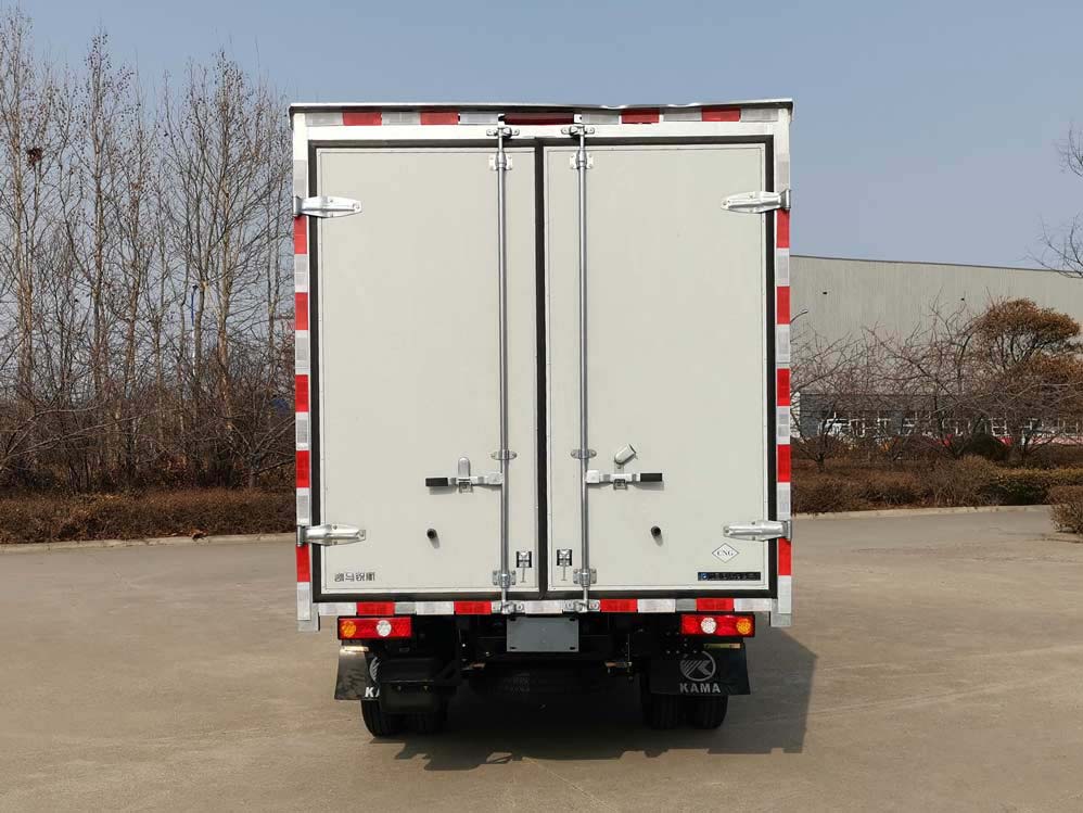 凱馬牌KMC5039XXYNG318D6B廂式運(yùn)輸車公告圖片
