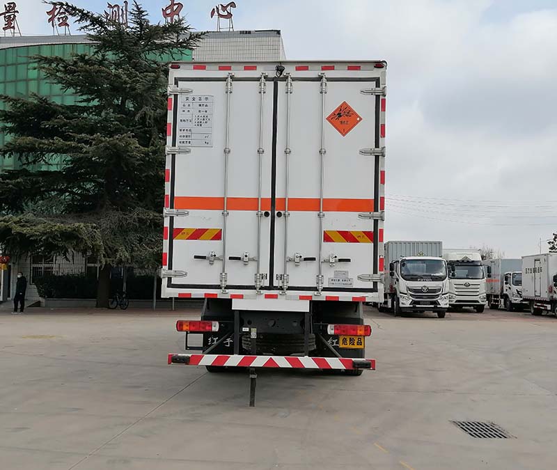 红宇牌HYJ5230XQY-CA爆破器材运输车公告图片