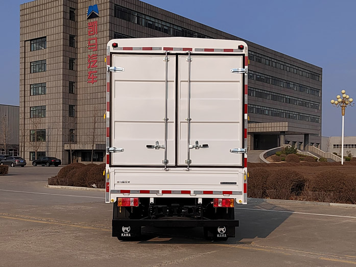 凱馬牌KMC5042CCYH336DP6倉柵式運(yùn)輸車公告圖片